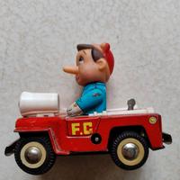 gioco Pinocchio su macchina vigili del fuoco