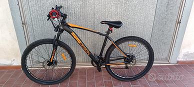 Bicicletta MOMO DESING con  FRENI A DISCO