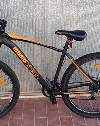 Bicicletta MOMO DESING con  FRENI A DISCO