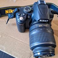 Reflex Nikon D3000 + cavalletto e custodia