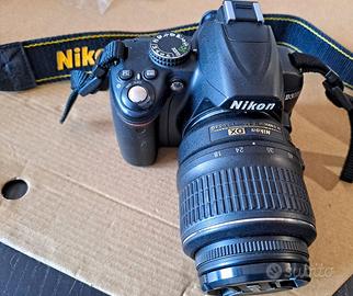 Reflex Nikon D3000 + cavalletto e custodia