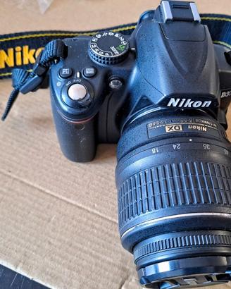 Reflex Nikon D3000 + cavalletto e custodia