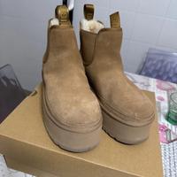 Stivali da donna UGG Chelsea Con Plateau Neumel