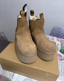 Stivali da donna UGG Chelsea Con Plateau Neumel
