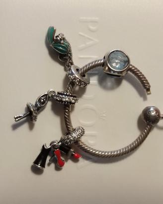 Charm e pendenti Pandora. CAD €40