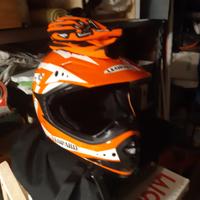 casco occhiali e guanti