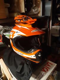 casco occhiali e guanti