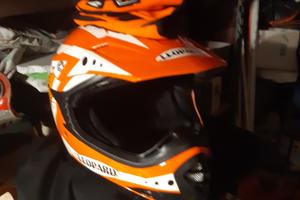 casco occhiali e guanti