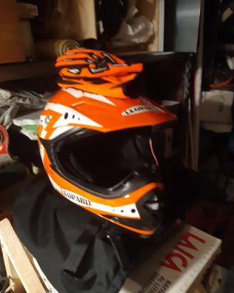 casco occhiali e guanti