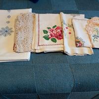 Tovaglie,tovaglioli anni '50,ricami a mano.