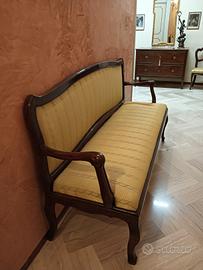 Divanetto antico  in legno