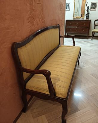 Divanetto antico  in legno