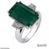 ANELLO IN ORO 18kt. CON DIAMANTI E GRANDE SMERALDO