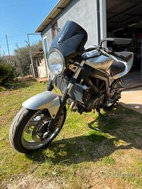 Suzuki sv 650 del 2005 a pezi per motore rotto