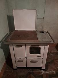 stufa a legna NUOVA mai usata 