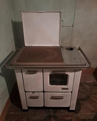 stufa a legna NUOVA mai usata 