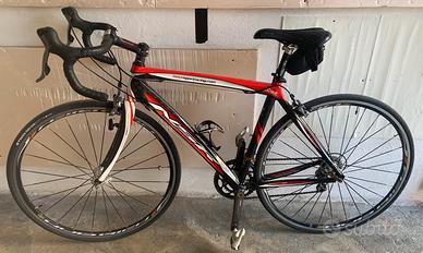 Bicicletta da corsa full carbon