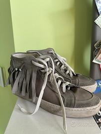 Sneakers in pelle con frange