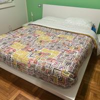 Si propongono un letto contenitore e 2 comodini