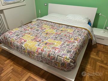 Si propongono un letto contenitore e 2 comodini