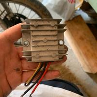 regolatore di tensione