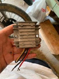 regolatore di tensione