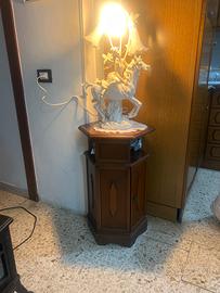 angoliera con abat-jour con a capo di monte