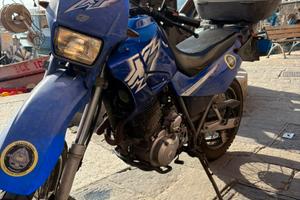 MOTO YAMAHA XT 600E 2002
