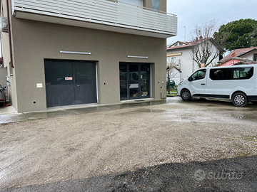 Locale ad uso negozio magazzino o laboratorio