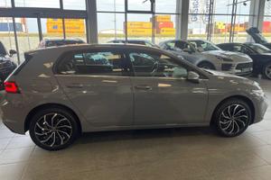 Volkswagen Golf 8 1.5 eTSI 1st Edition Style