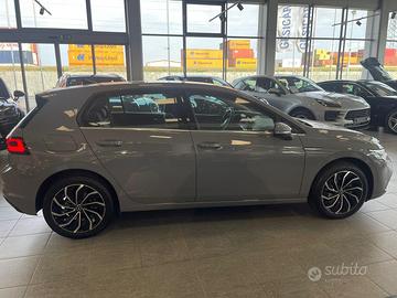 Volkswagen Golf 8 1.5 eTSI 1st Edition Style