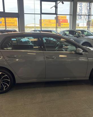 Volkswagen Golf 8 1.5 eTSI 1st Edition Style