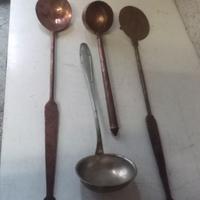 Mestoli in rame antichi