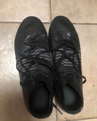 scarpe da calcio diversi modelli e misure