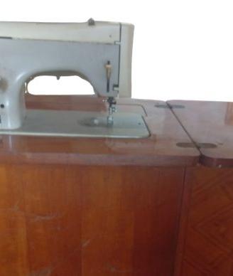 Macchina da cucire Necchi, mod. 267, vintage