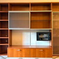Libreria soggiorno con vetrine e mobile TV