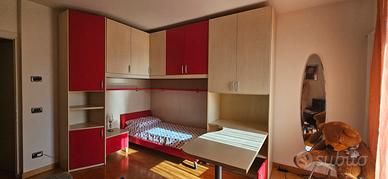 cameretta in legno chiaro completa