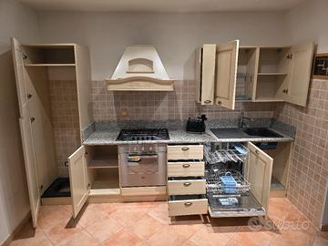 Cucina completa o solo a pezzi