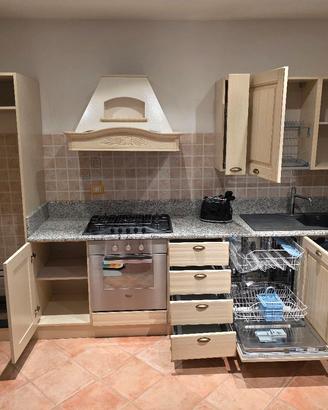 Cucina completa o solo a pezzi