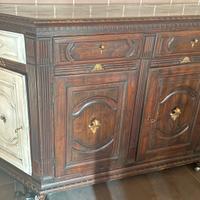 Credenza scantonata e vari mobili