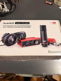 Kit Scarlett Solo Microfono Cuffie Scheda Audio