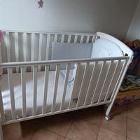 Come nuovo Letto/culla + materasso in Memory 