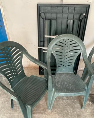 Tavolo e sedie per esterno