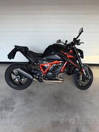 KTM 1390 R super duke