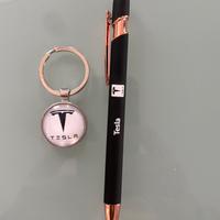 Set di  porta chiave e penna Tesla. Nuovo