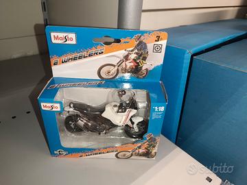 Ducati DesertX 1:18 Maisto