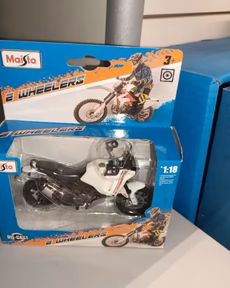 Ducati DesertX 1:18 Maisto