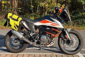 KTM 390 Adventure - 2020 piena di accessori