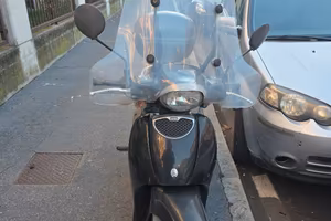 scooter  Aprilia 100 scarabeo