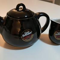 Teiera e bricco del latte Caffè Vergnano 